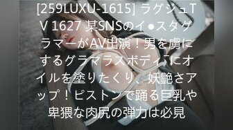 【新片速遞】  38岁风韵犹存阿姨❤️外出车震寻求生活的刺激，鲜亮紫色丝袜❤️淫声够响亮！