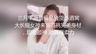 欧美妞超级卖力给大屌男友露脸口交深喉然后自己在椅子上自慰白虎穴