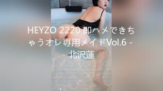 办公楼尾随白丝袜黑高跟闷骚女会计，松软发涩的肉唇喷得到处都是