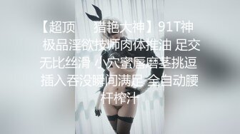 浓眉大眼无美颜的妹子，搔首弄姿道具插嘴，特写掰穴黑木耳蝴蝶逼扒开里面很粉