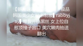 风景区女厕全景偷拍多位美女少妇前来献B (2)