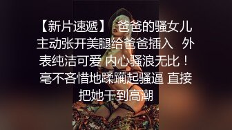 漂亮女友为了寻求刺激性爱 主动把闺蜜约到家里 一起掏出男友鸡巴舔吸套弄，男人向往啊双飞猛插