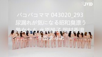 【新片速遞 】 胆大牛人潜入舞蹈培训班女厕偷窥❤️女学员扒光衣服撅起翘臀尿尿对着镜子挑牙