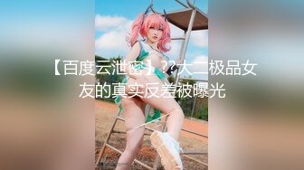 三对情侣酒店玩牌输了女生脱衣服 最后全部脱光光玩6P