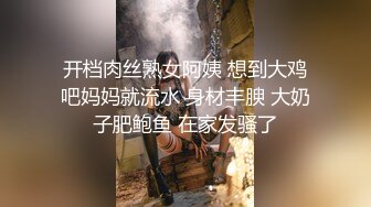 00后小妹的性感展示，全程露脸大秀扩阴器撑开粉嫩骚穴给狼友看特写，撅着屁股爆菊花给狼友看，小黄瓜抽插